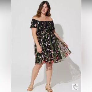 Torrid NWT 4x Smocked Bodice Off Shoulder Skater Dress
- Floral & Black Lace